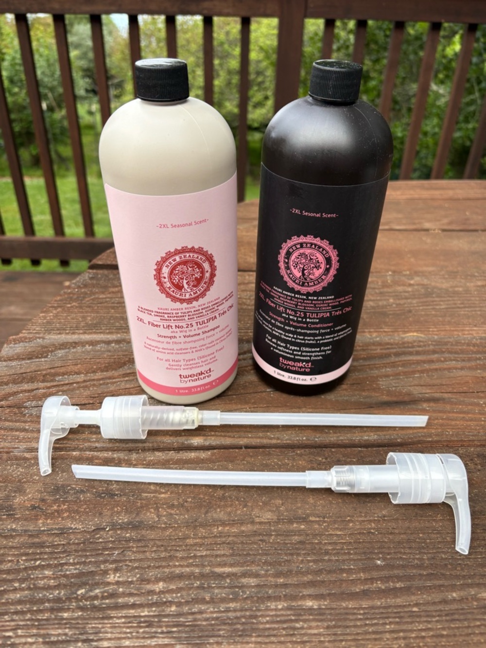 Tweak’d By Nature Tulipa Tres Chic JUMBO shampoo and conditioner set with pumps